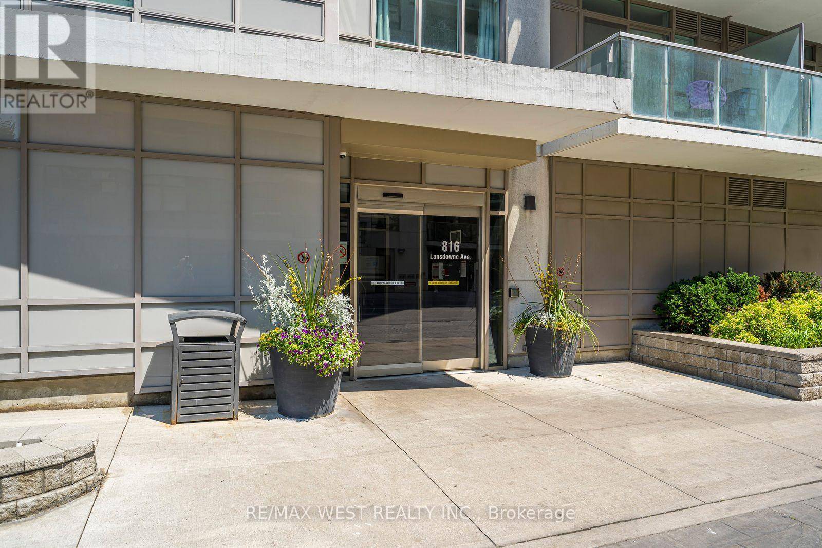 Toronto (dovercourt-wallace Emerson-junction), ON M6H4K6,816 Lansdowne AVE #209