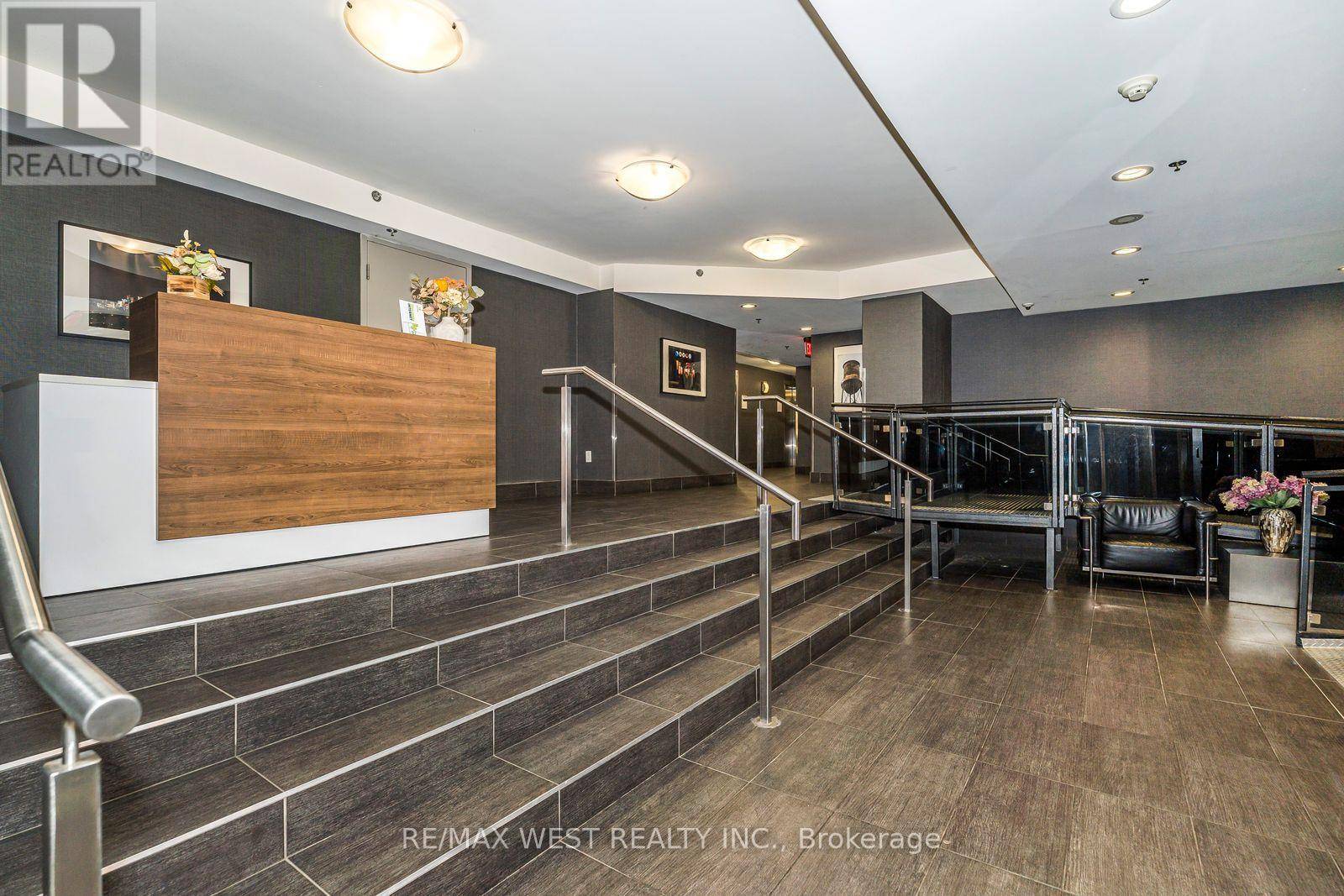 Toronto (dovercourt-wallace Emerson-junction), ON M6H4K6,816 Lansdowne AVE #209