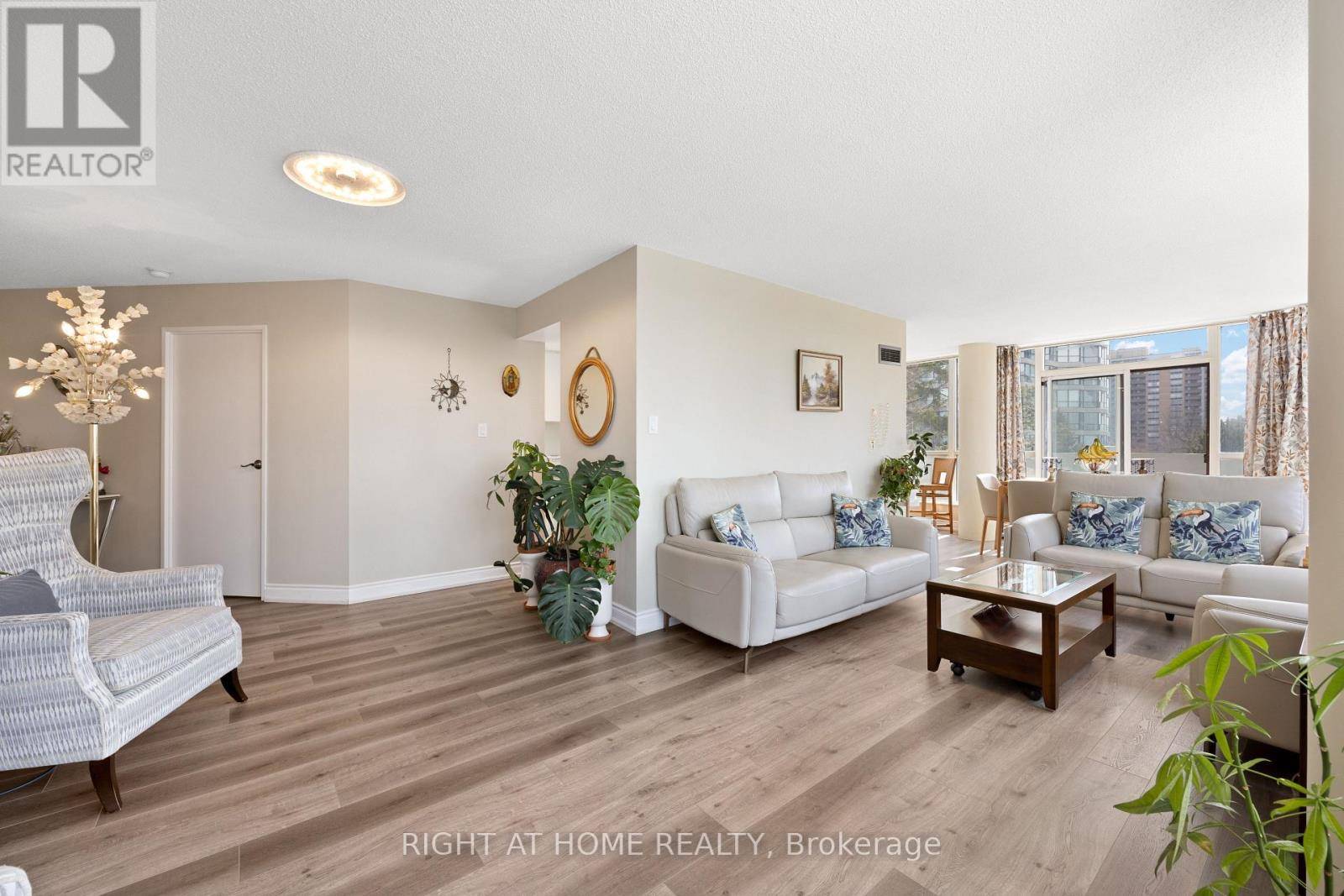 Toronto (mount Olive-silverstone-jamestown), ON M9V5G8,3 Rowntree RD West #302