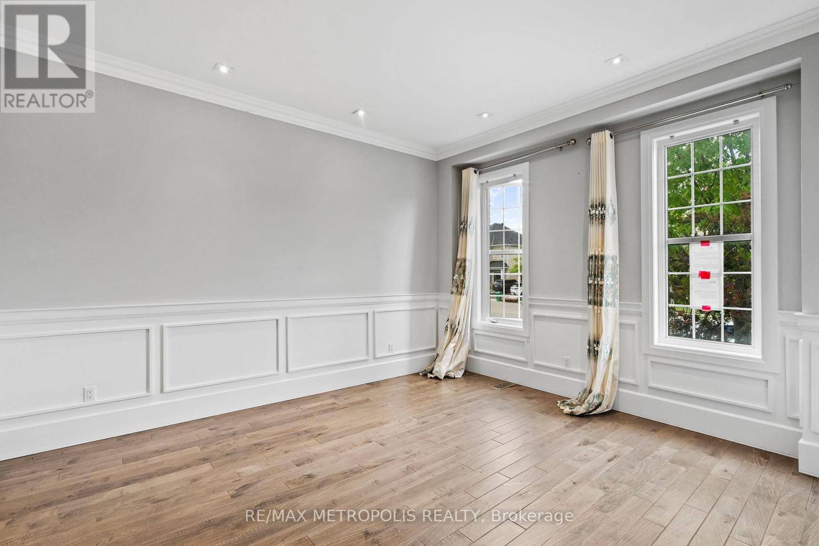 Brampton (vales Of Castlemore North), ON L6P1V9,16 EIFFEL BOULEVARD