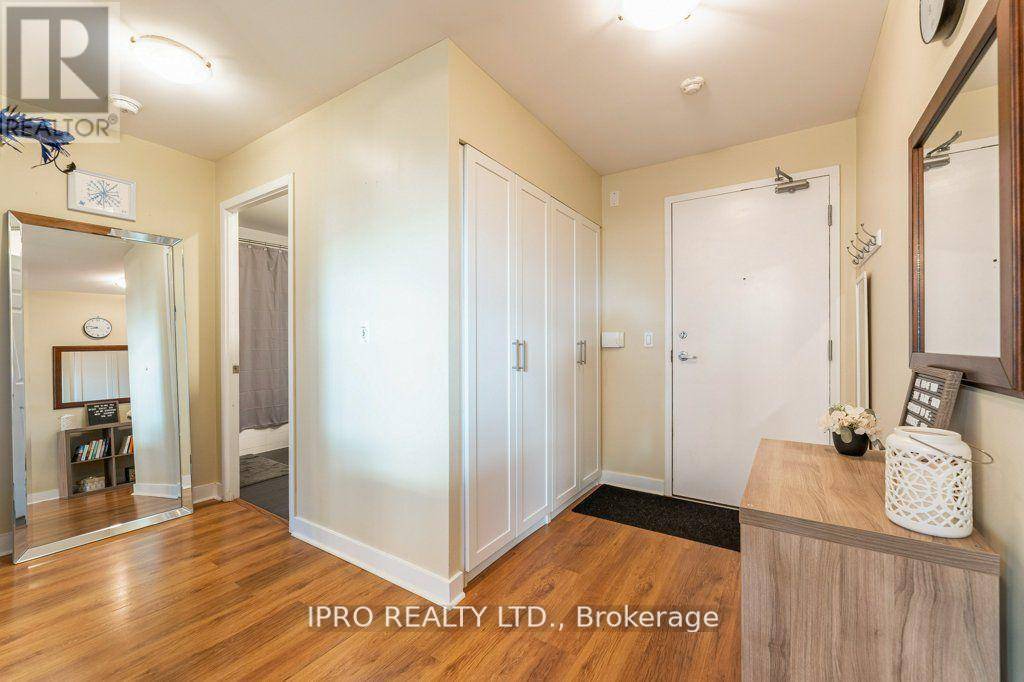 Toronto (mimico), ON M8Y0A7,155 Legion RD North #408