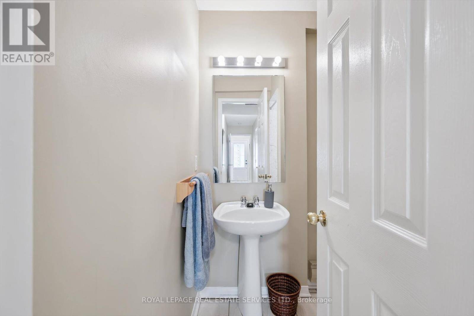 Oakville (ga Glen Abbey), ON L6M3J9,2300 Brays LN #25