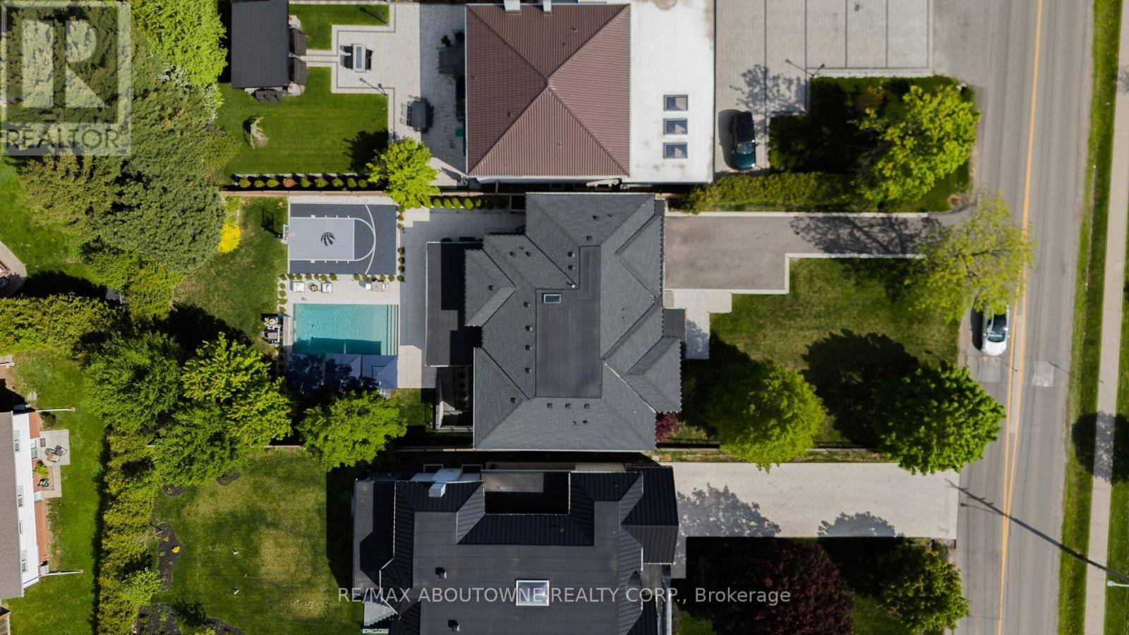 Oakville (wo West), ON L6K2S2,215 MORDEN ROAD