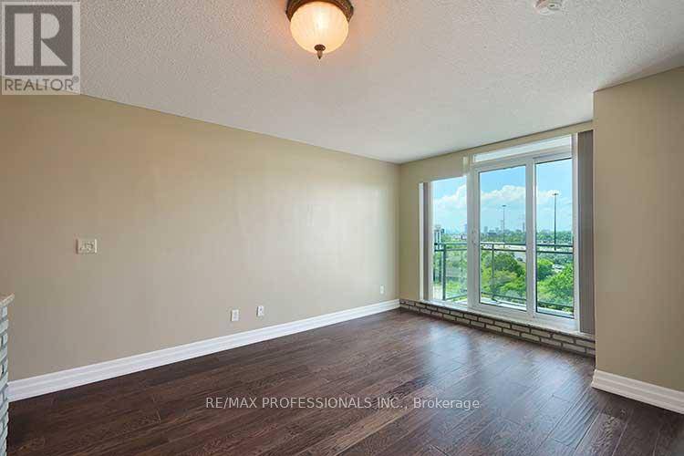 Toronto (mimico), ON M8V4E9,2121 Lake Shore BLVD West #1203
