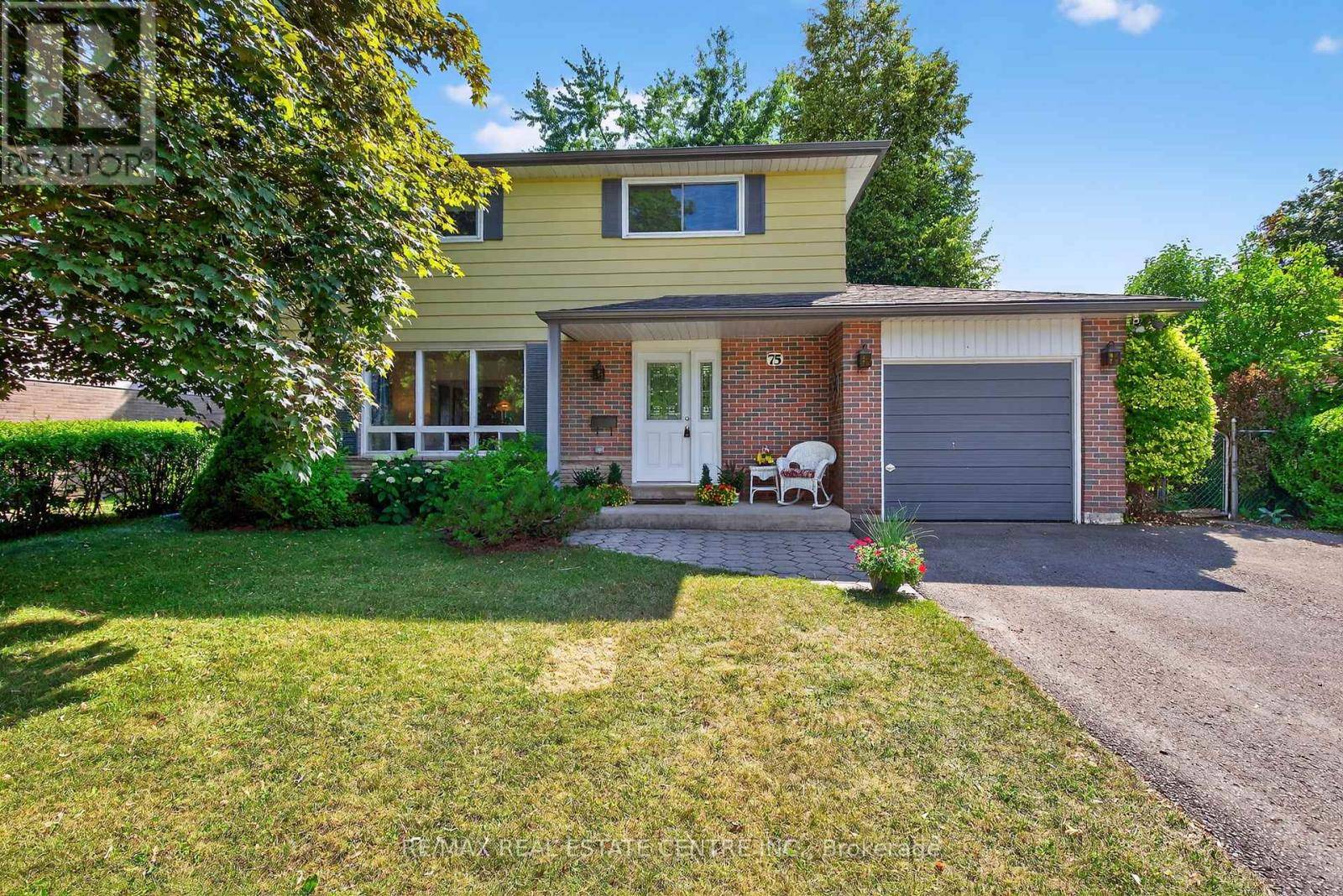 Orangeville, ON L9W1X6,75 MAPLE CRESCENT