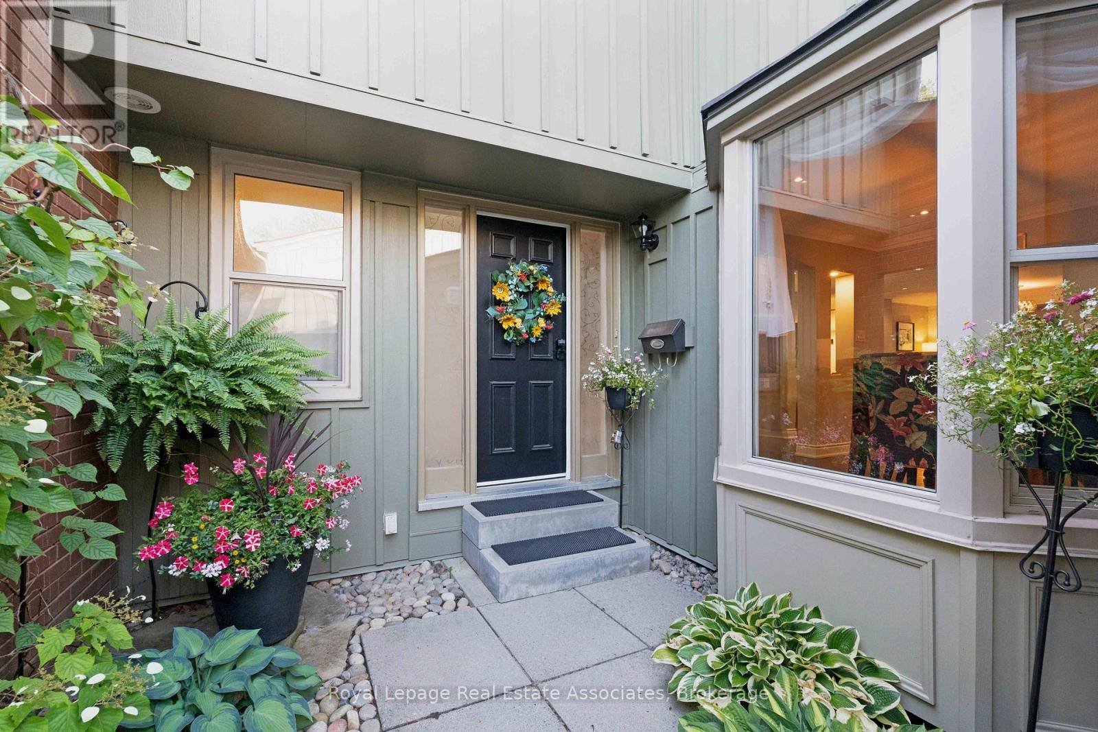 Mississauga (erin Mills), ON L5L2R3,3265 South Millway #30