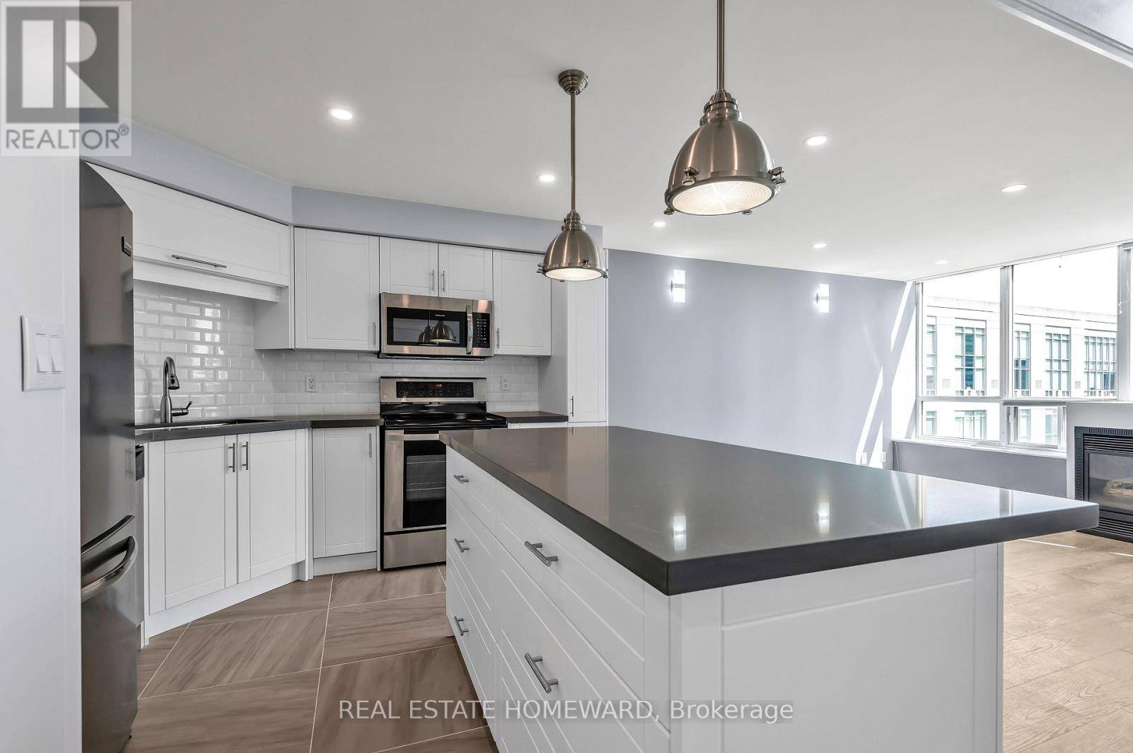 Toronto (mimico), ON M8Y4G8,250 Manitoba ST #804