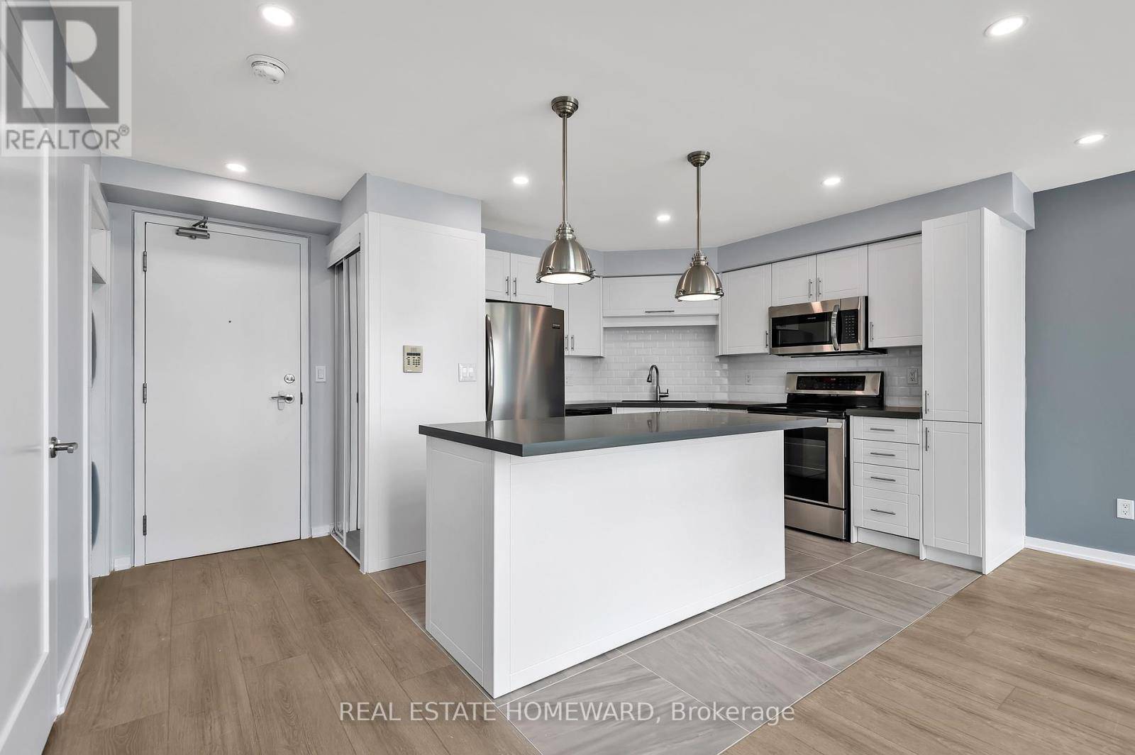 Toronto (mimico), ON M8Y4G8,250 Manitoba ST #804