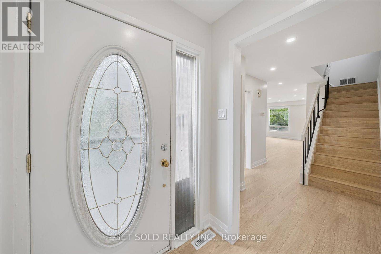 Mississauga (malton), ON L4T3L4,7149 DELMONTE CRESCENT