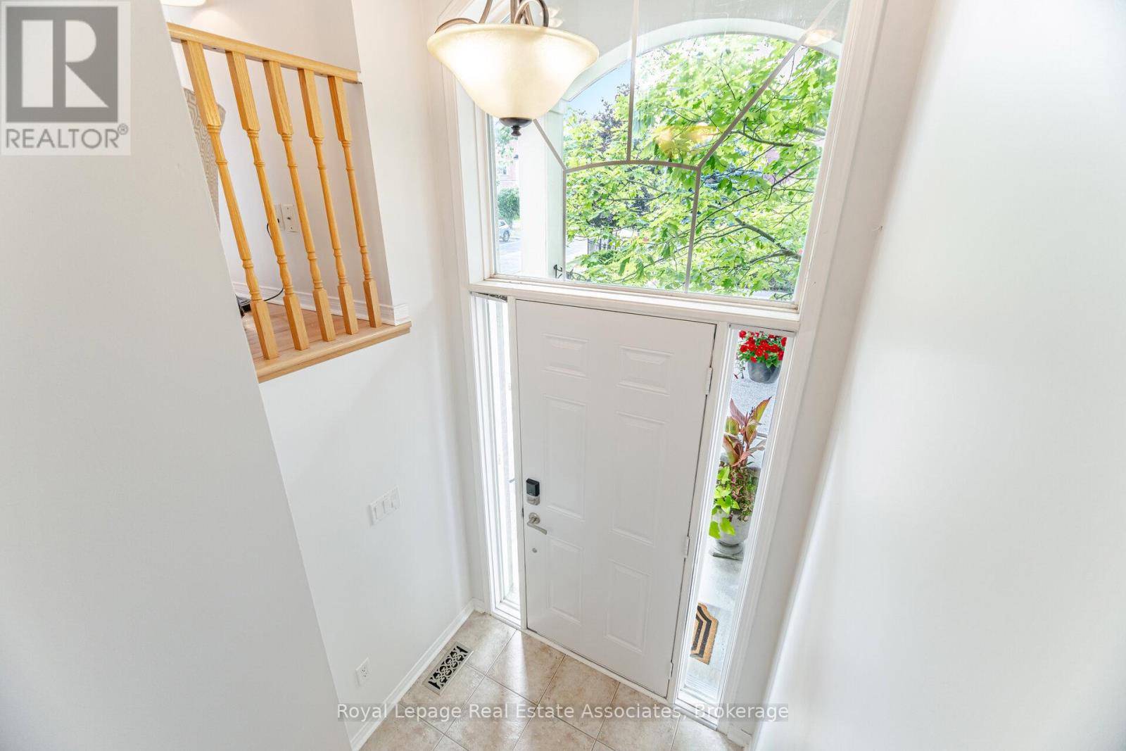 Mississauga (applewood), ON L4Y0B1,3207 JOEL KERBEL PLACE
