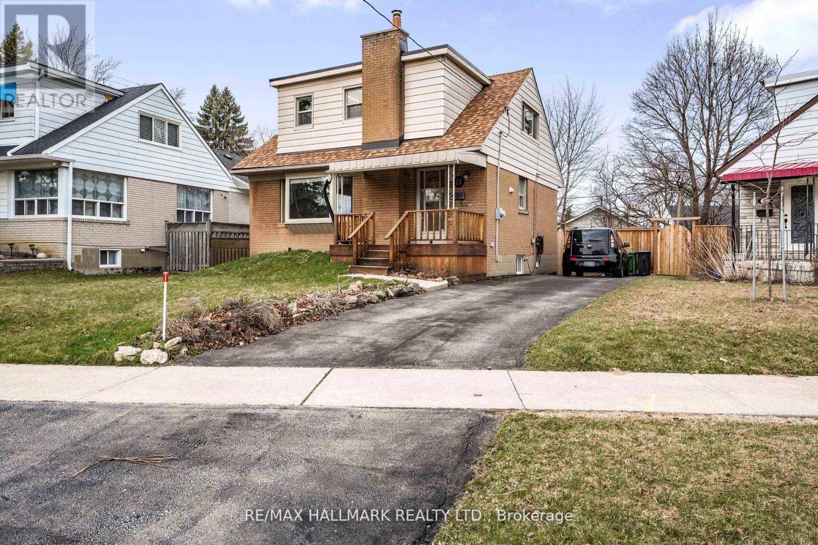 Toronto (rexdale-kipling), ON M9W2B8,17 TOFIELD CRESCENT