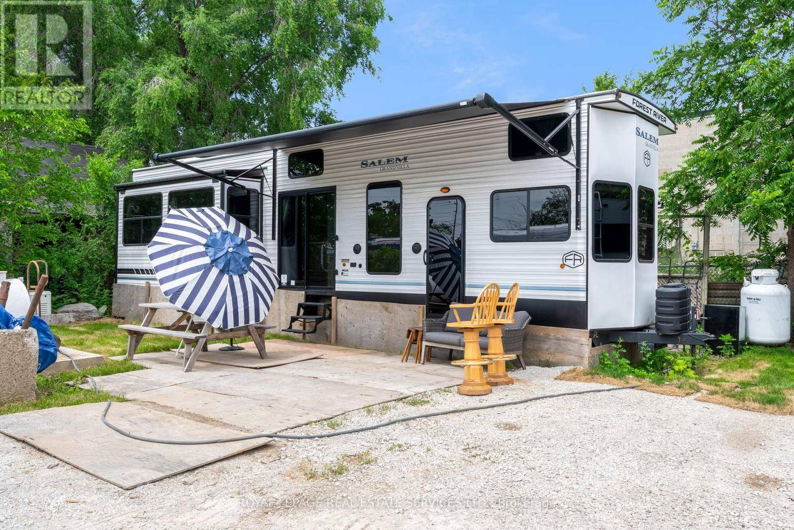 Oakville (cv Clearview), ON L6J7Y2,2380 Royal Windsor DR #2