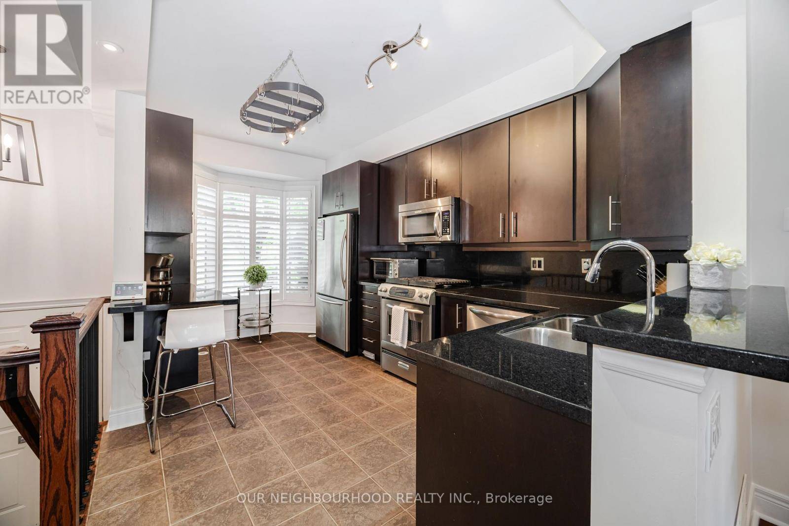 Toronto (mimico), ON M8Y2Y2,88 MILTON STREET