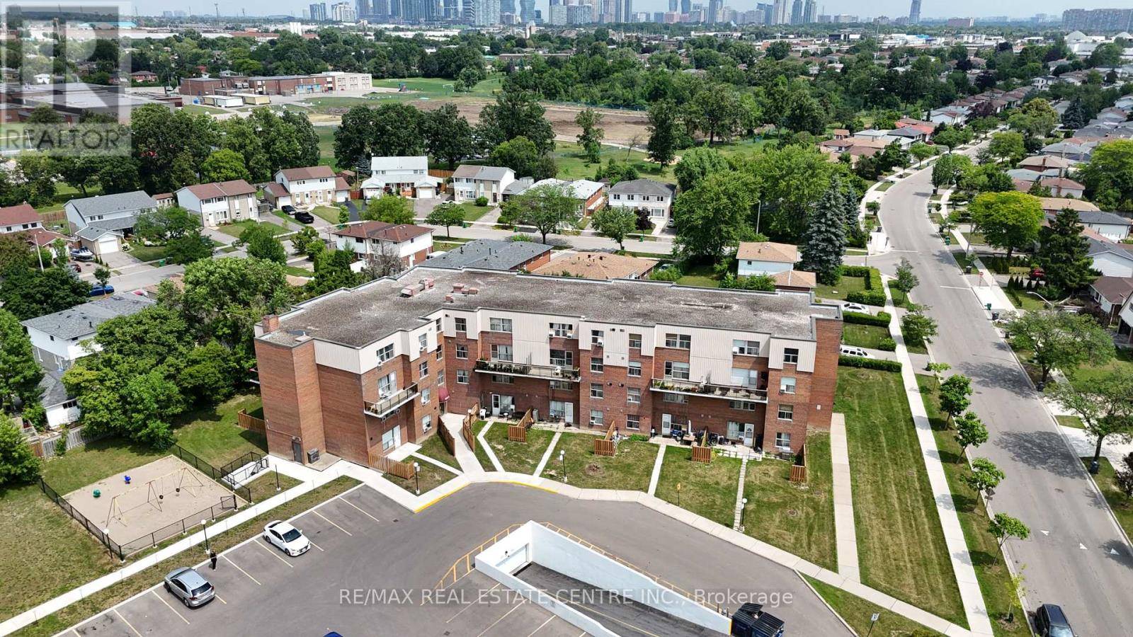Mississauga (erindale), ON L5C2T8,1055 A Forestwood DR #212