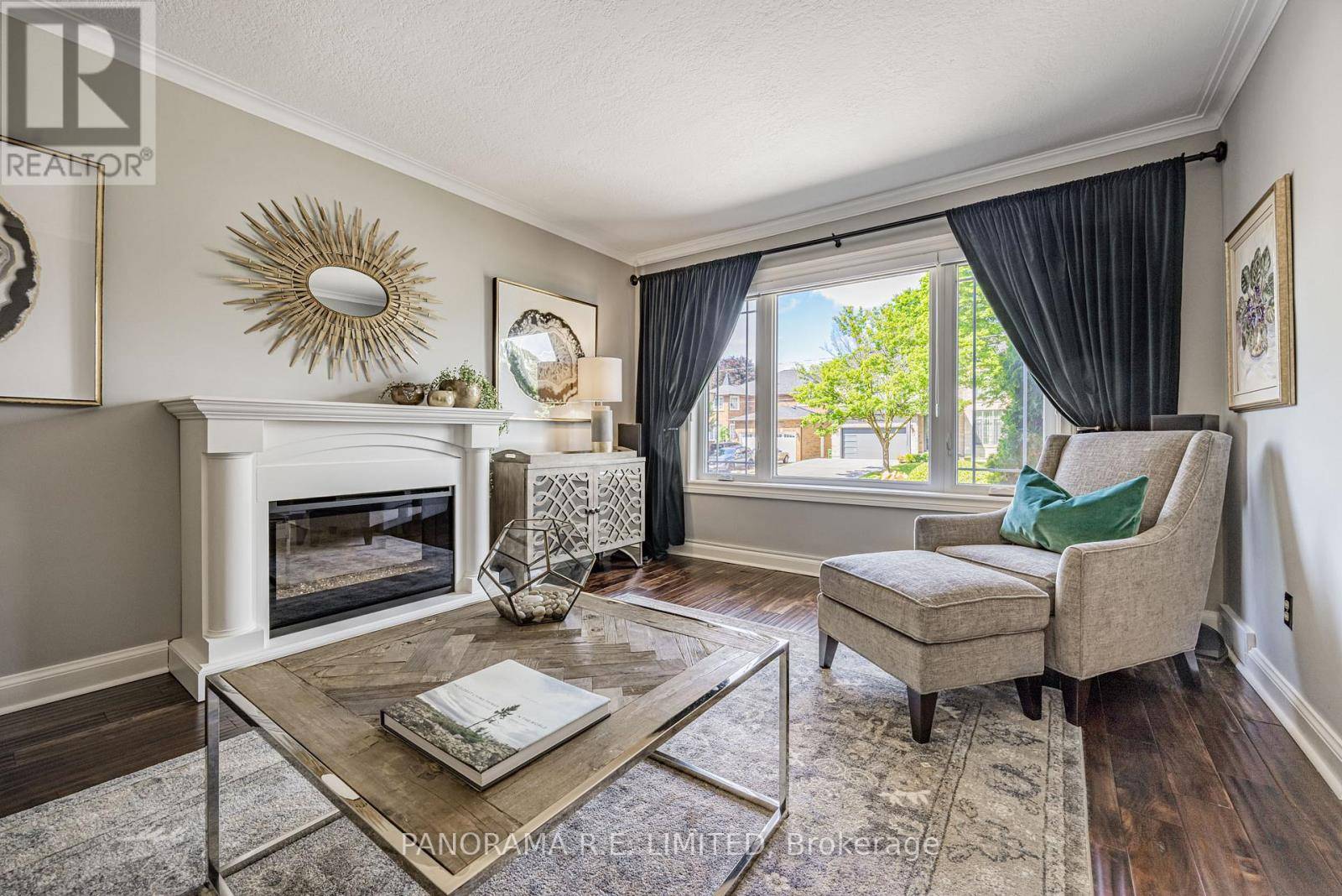 Toronto (islington-city Centre West), ON M9B5A8,17 DORLEN AVENUE