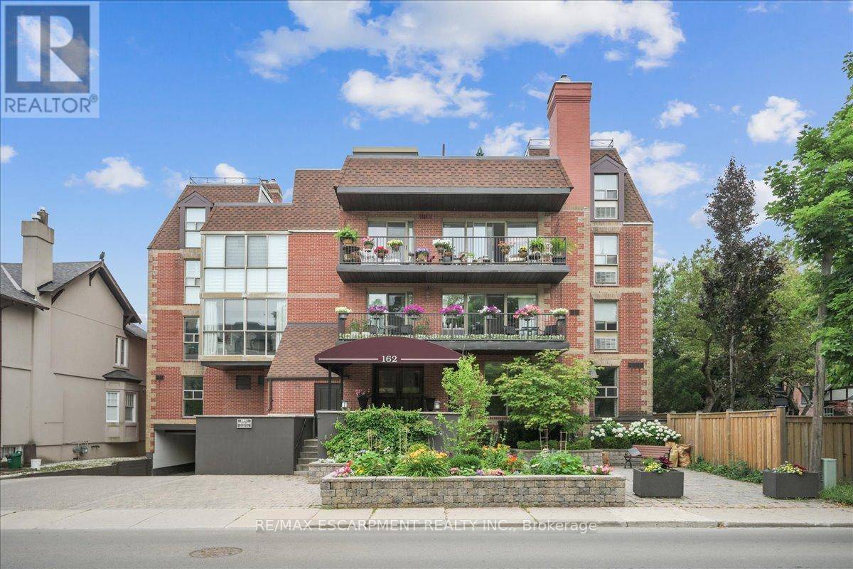 Oakville (oo Old Oakville), ON L6J3K9,162 Reynolds ST #202