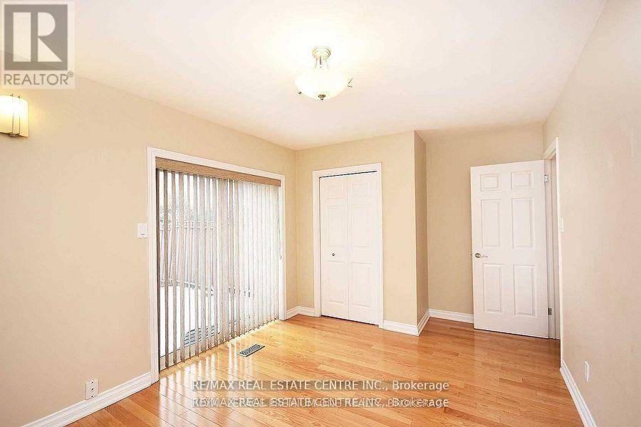 Mississauga (erindale), ON L5C1Z5,MAIN + 2 LOWER LEVELS - 3385 ELLENGALE DRIVE