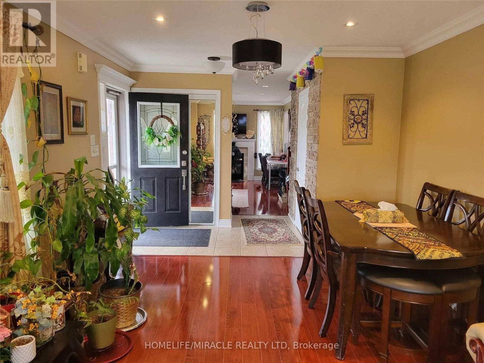 Milton (be Beaty), ON L9T6L4,903 Mckay CRES South #Main
