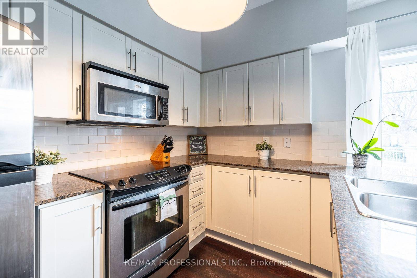 Toronto (high Park-swansea), ON M6S5A2,15 Windermere AVE #TH 101