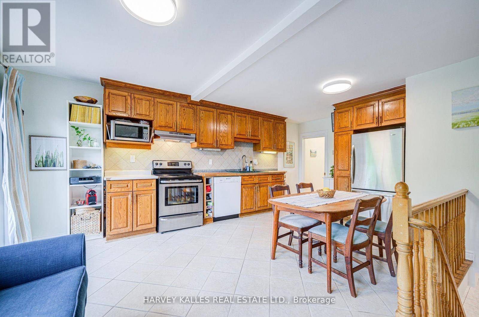 Toronto (keelesdale-eglinton West), ON M6M3H2,408 SILVERTHORN AVENUE
