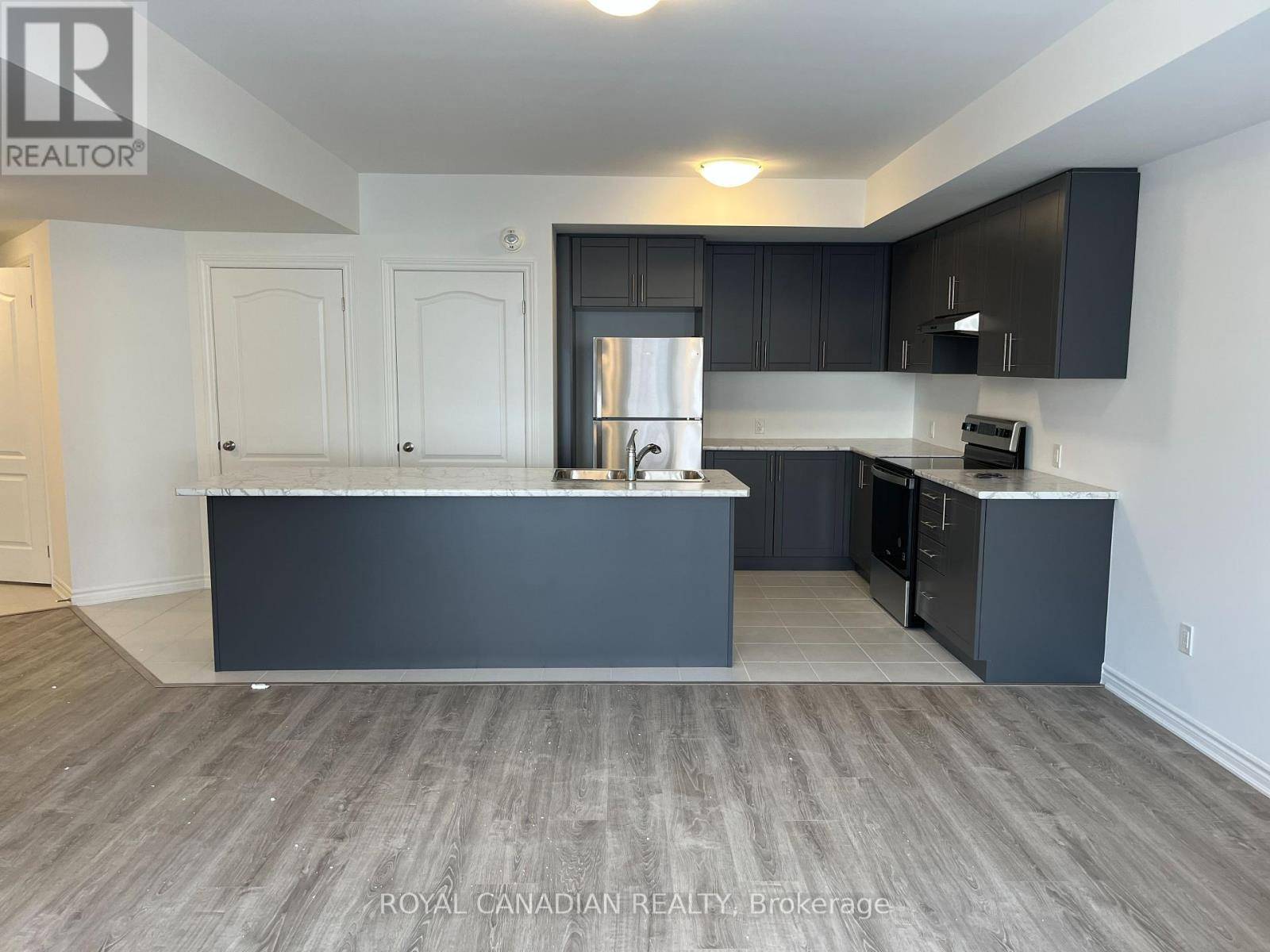 Caledon, ON L4C4L5,439 Dougall AVE #202A