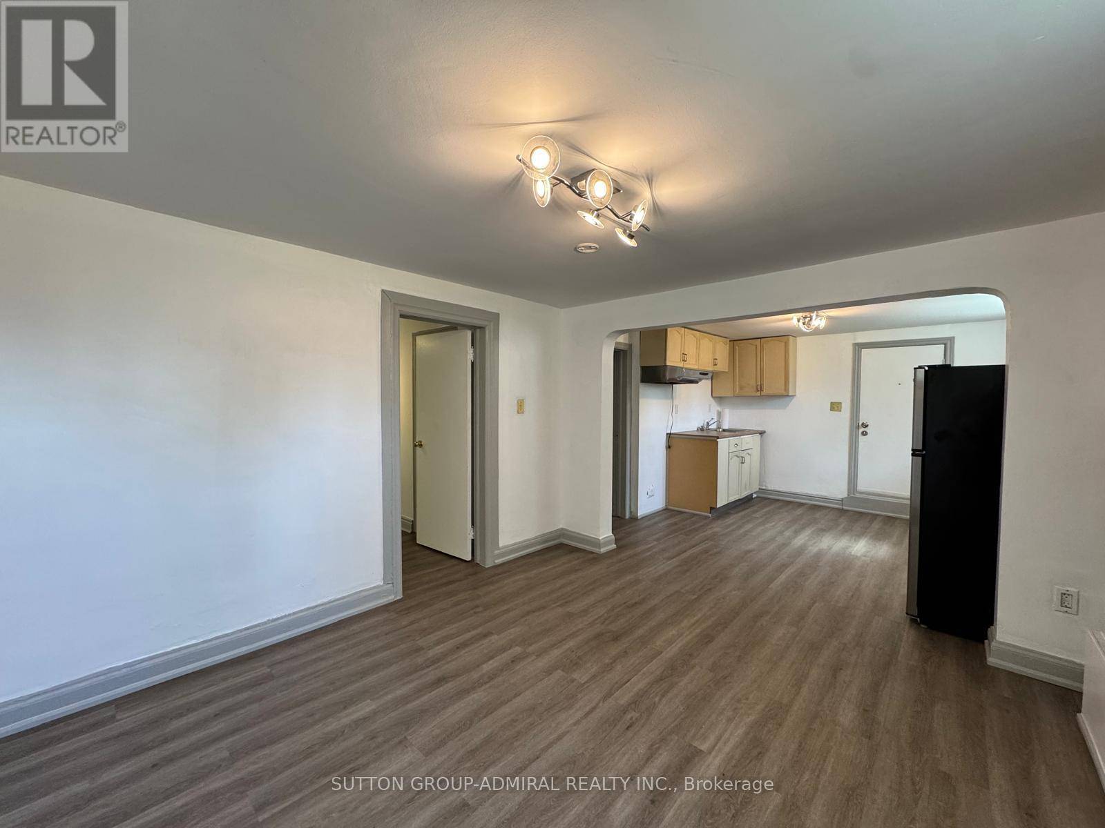 Toronto (alderwood), ON M8W3V5,618 Brown's Line #Basement