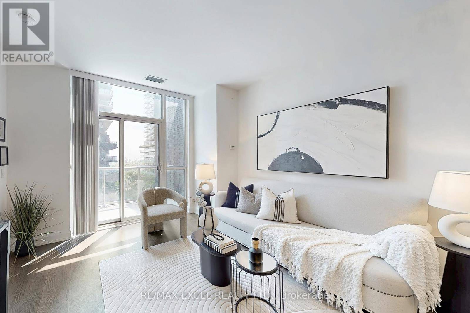 Toronto (mimico), ON M8V0C4,56 Annie Craig DR #312