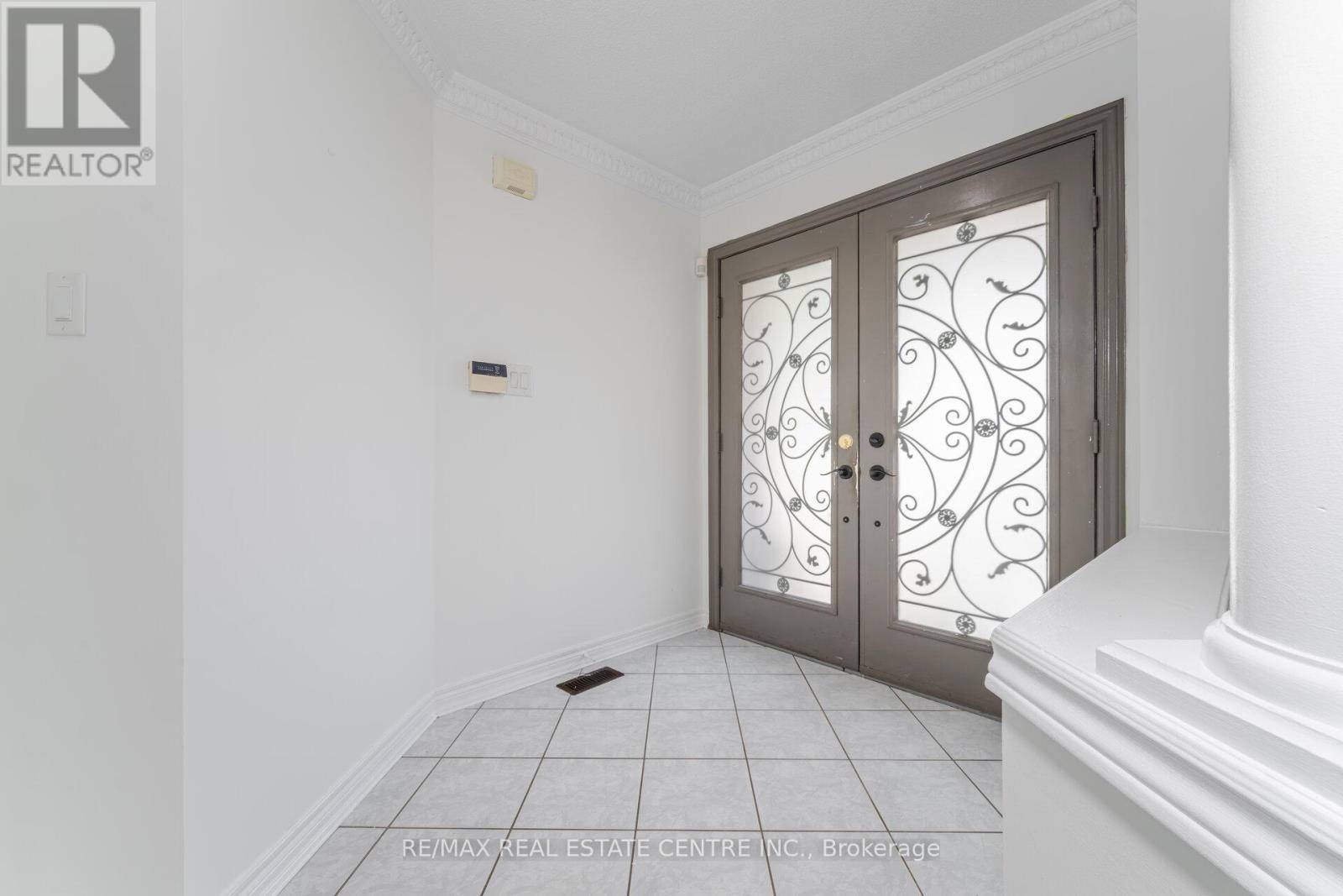 Brampton (snelgrove), ON L7A1K7,6 BACCARAT CRESCENT