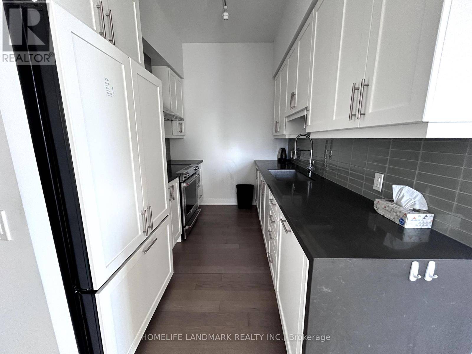 Mississauga (city Centre), ON L5B0K9,4085 Parkside Village DR #PH1
