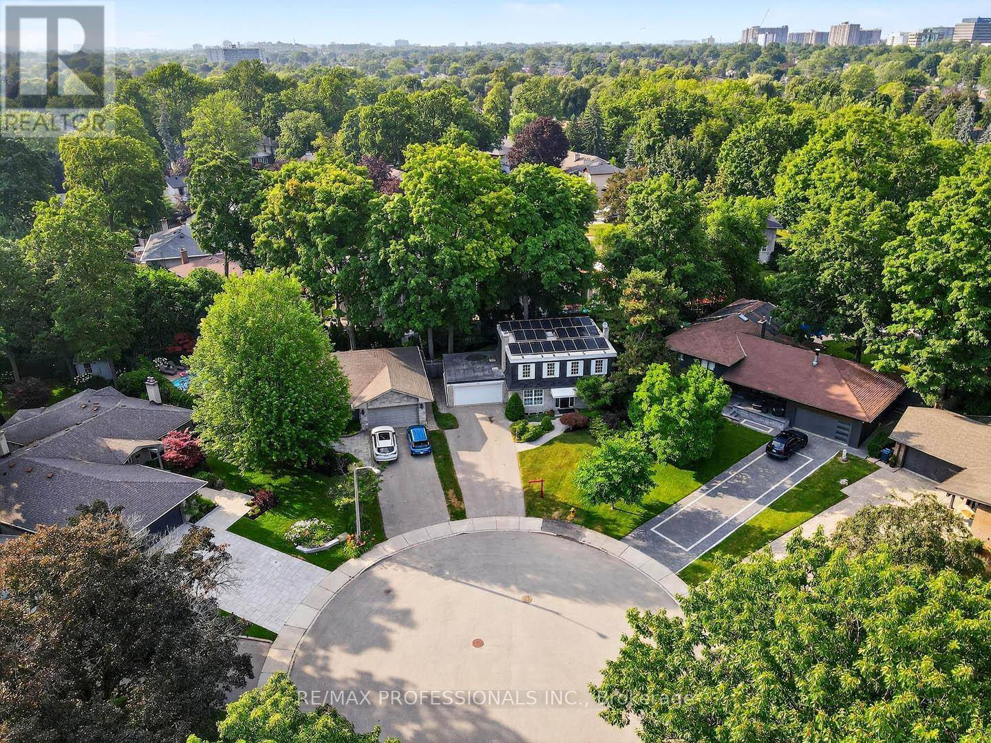 Toronto (markland Wood), ON M9C2G3,14 COSWAY COURT