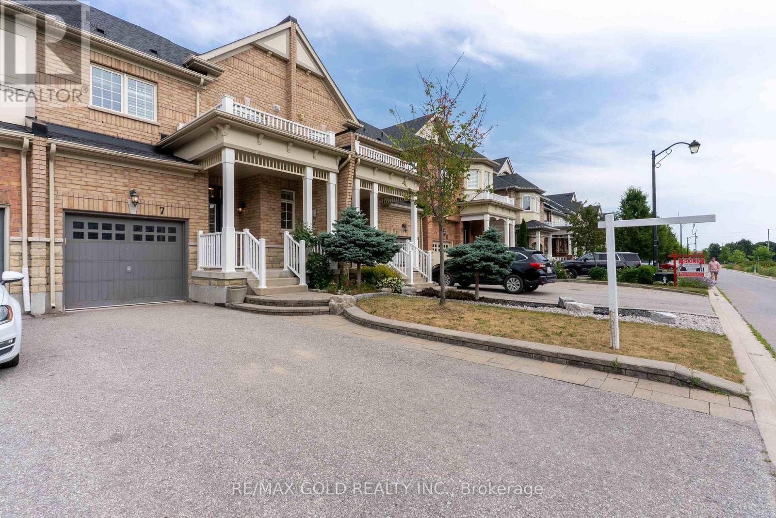 Caledon (caledon East), ON L7C3X1,7 MCCARDY COURT