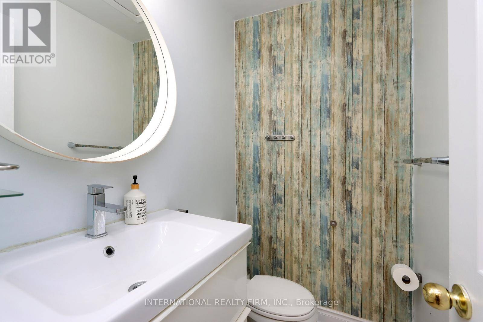 Mississauga (applewood), ON L4Y3B2,3352 QUEEN FREDERICA DRIVE