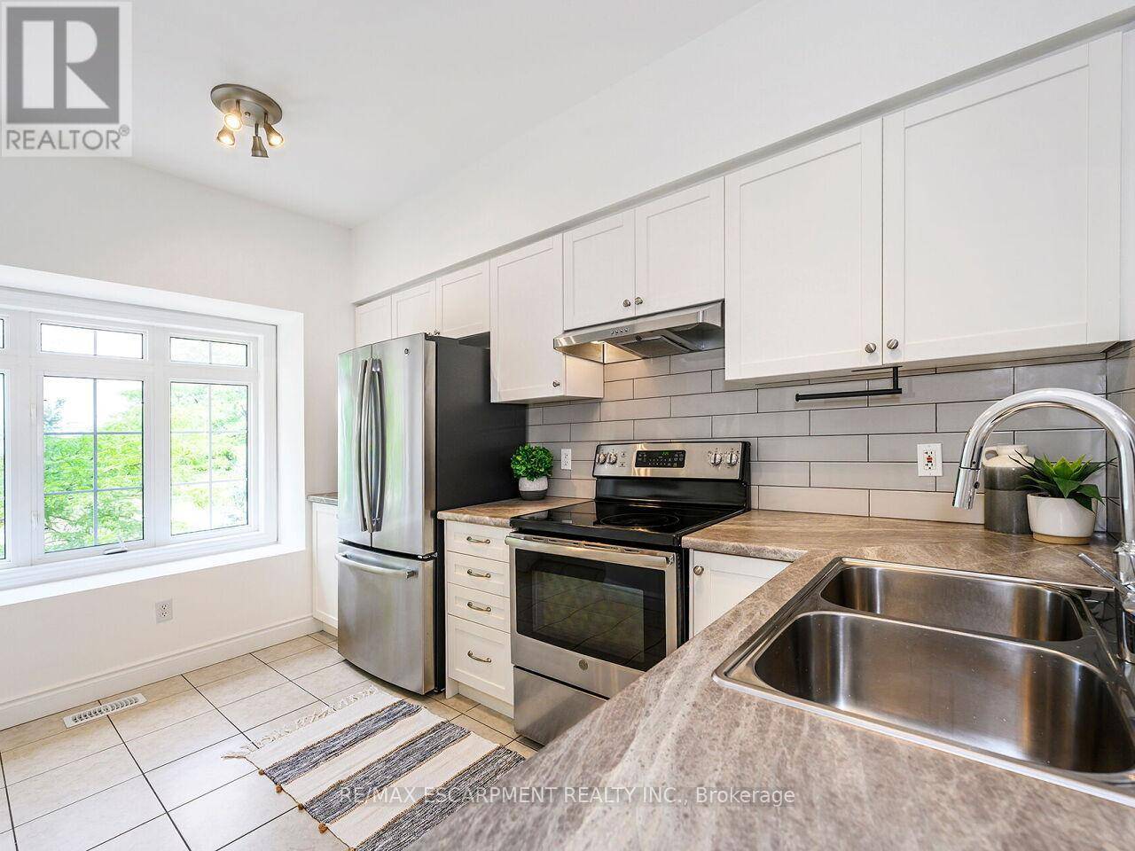 Burlington (appleby), ON L7L7G2,5080 Fairview ST #15