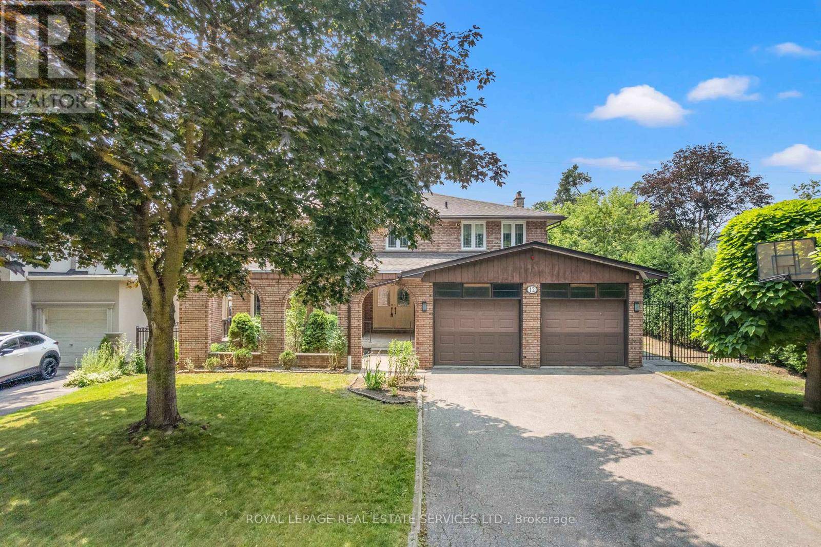 Toronto (islington-city Centre West), ON M9B4Y2,12 HALIBURTON AVENUE