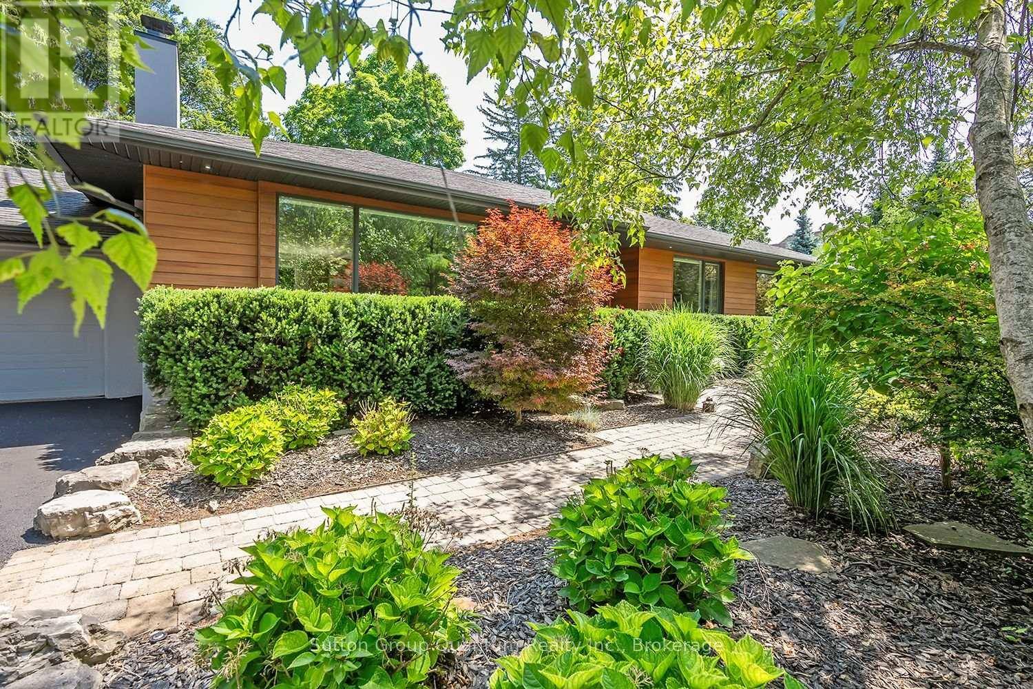 Oakville (mo Morrison), ON L6J4E5,179 FORESTWOOD DRIVE
