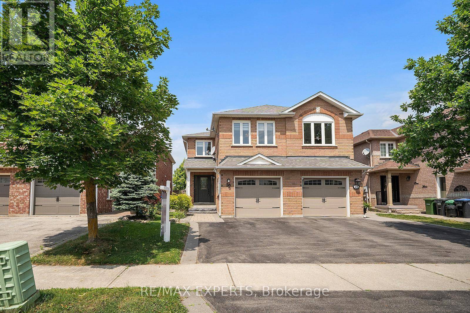 Caledon (bolton East), ON L7E1T7,19 HUBERT CORLESS DRIVE