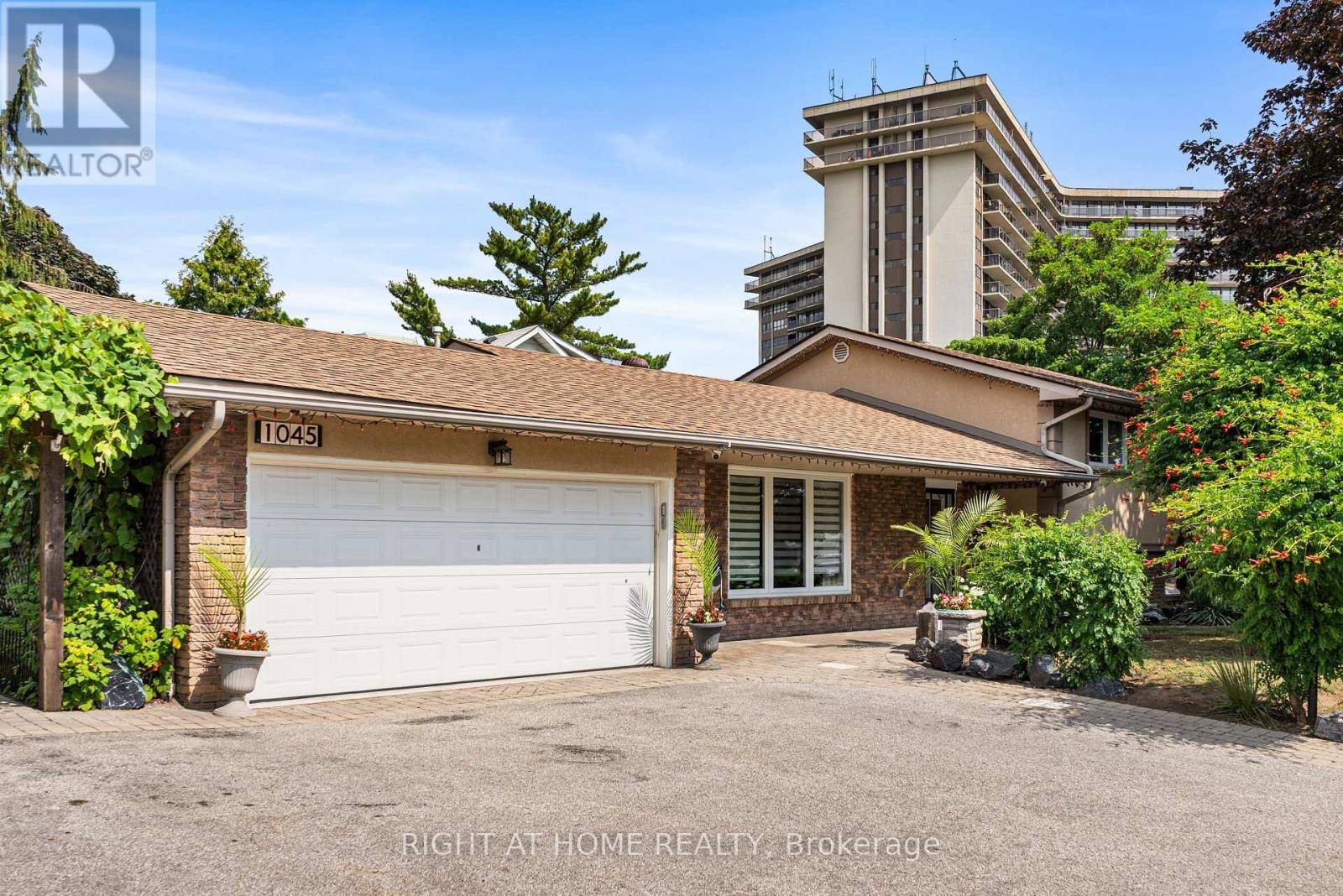 Mississauga (applewood), ON L4Y2N3,1045 BLOOR STREET