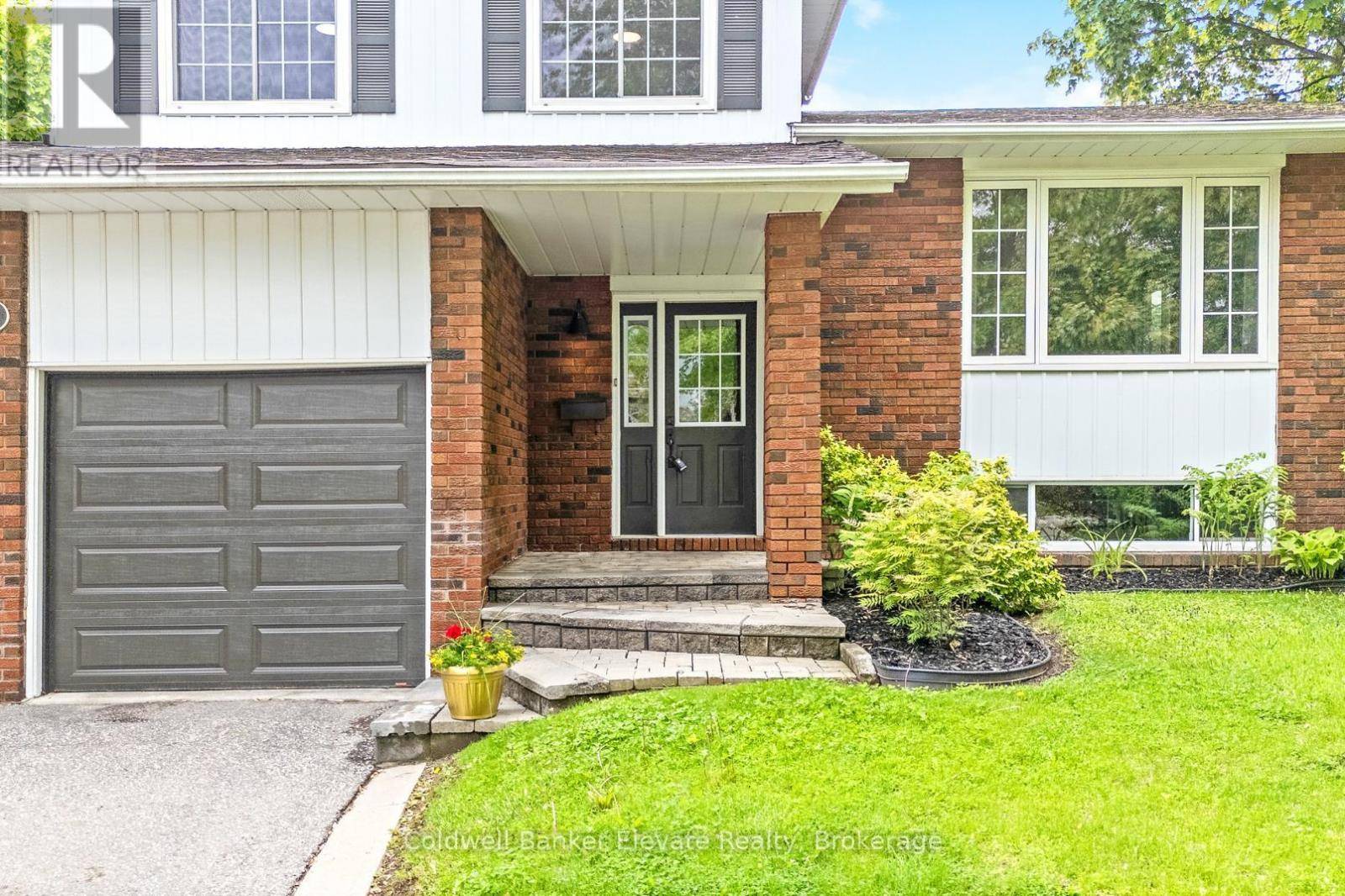 Halton Hills (georgetown), ON L7G4W2,11 HILLSIDE DRIVE