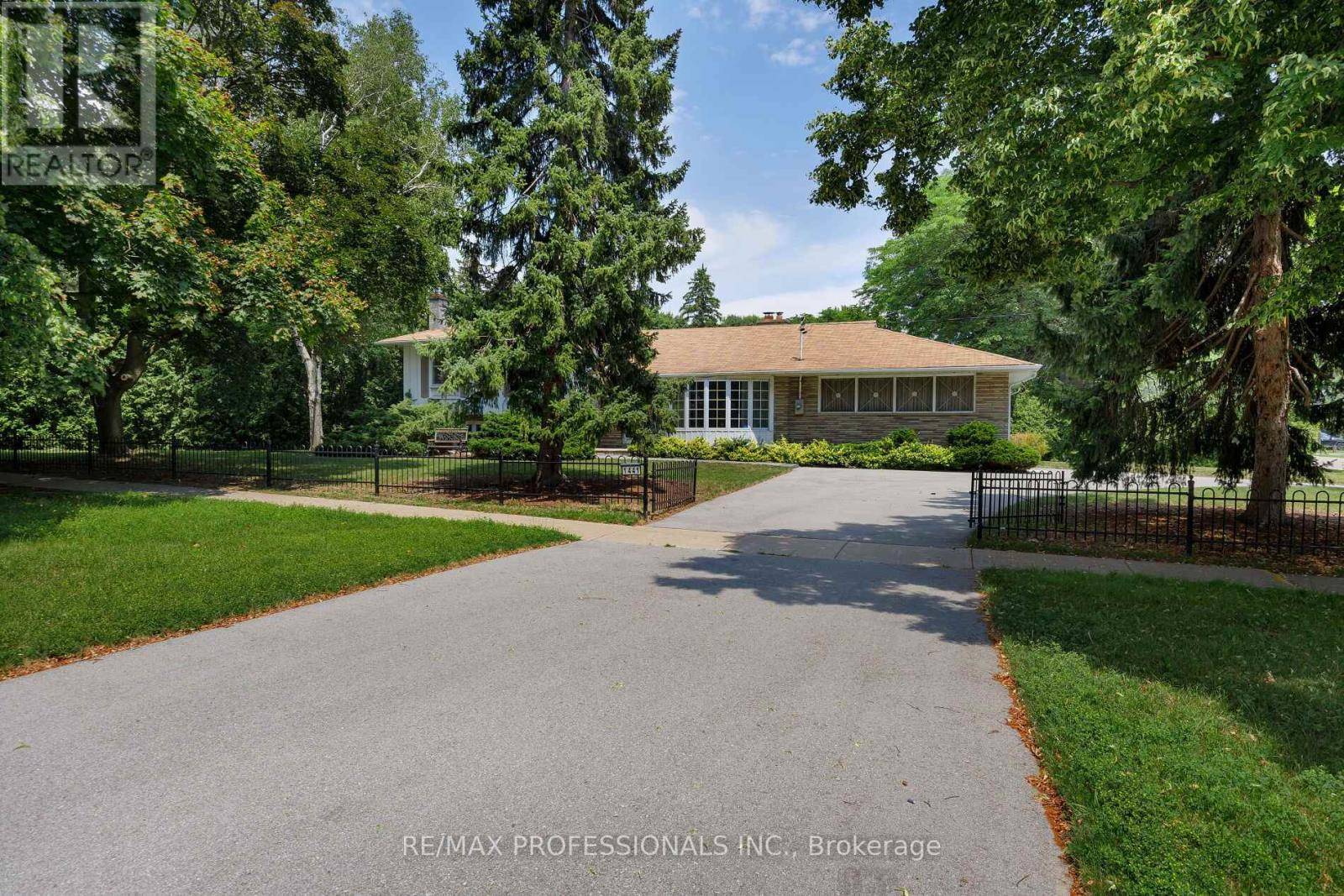 Mississauga (lorne Park), ON L5J2W7,1441 CLARKSON ROAD N