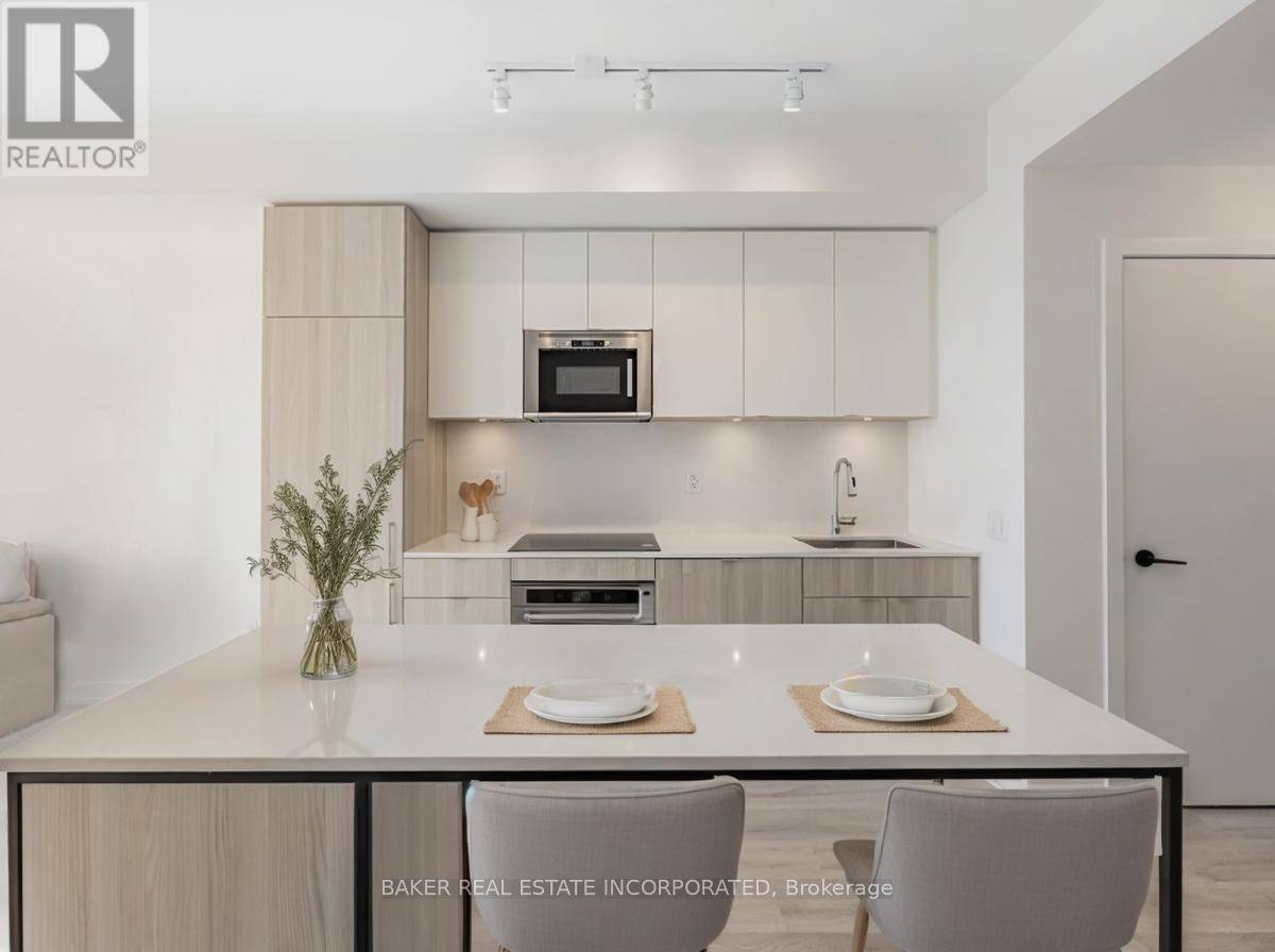 Mississauga (port Credit), ON L5H0A9,220 Missinnihe WAY #808