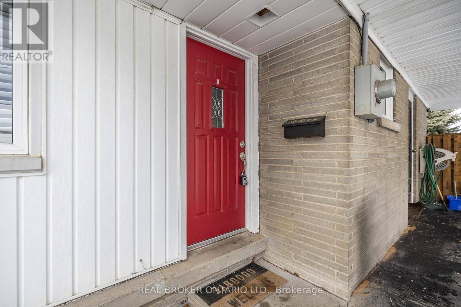 Mississauga (streetsville), ON L5M1B3,25 SORA DRIVE
