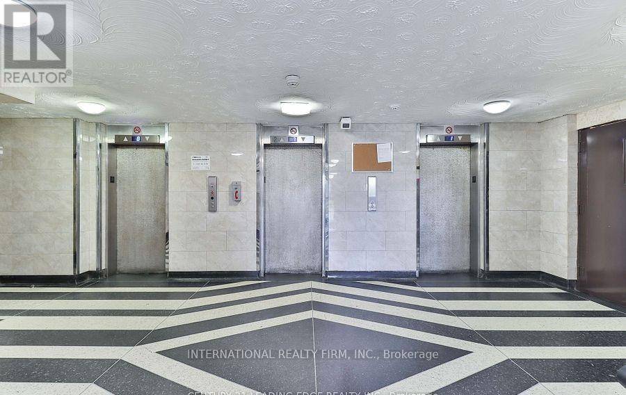 Toronto (yorkdale-glen Park), ON M6B3Y4,940 Caledonia RD #809