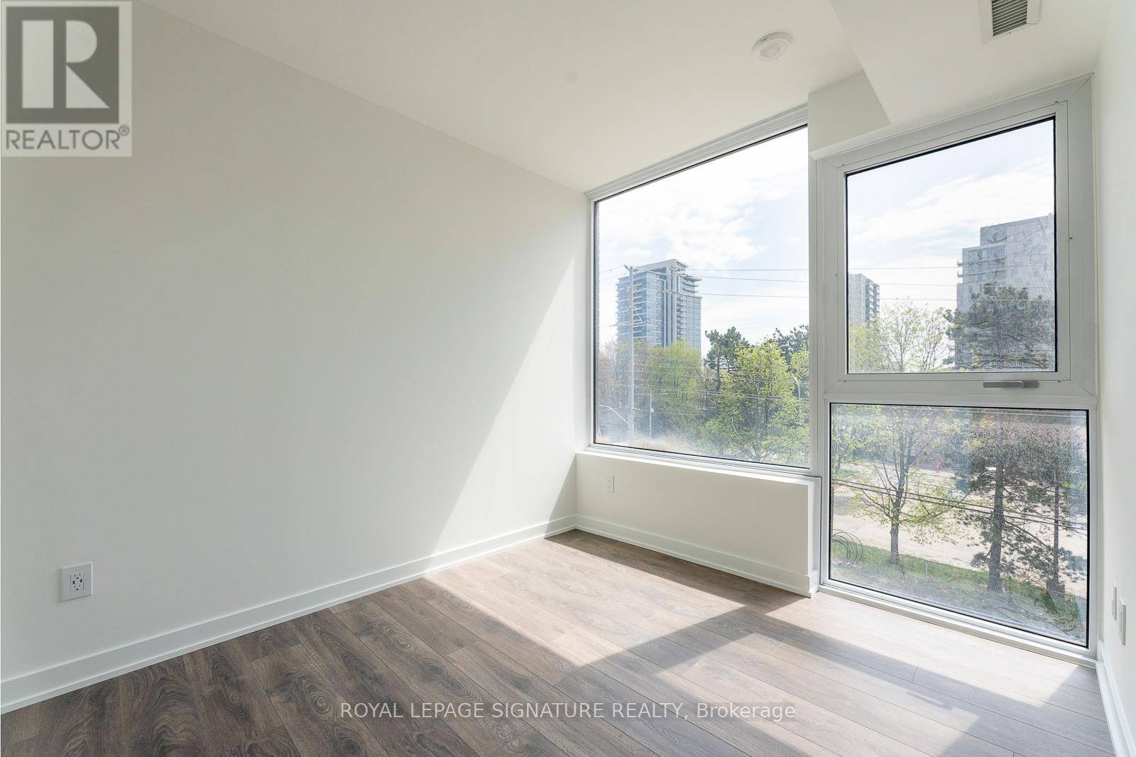 Mississauga (port Credit), ON L5G3G1,28 Ann ST #209