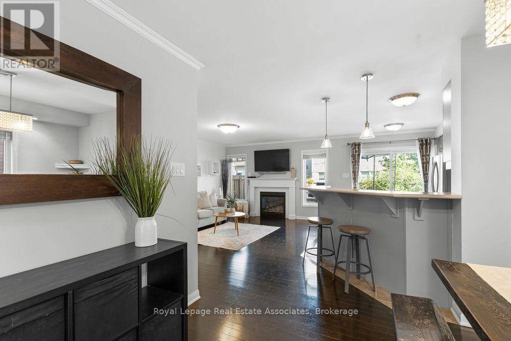 Milton (wi Willmott), ON L9T8B8,272 WOODLEY CRESCENT