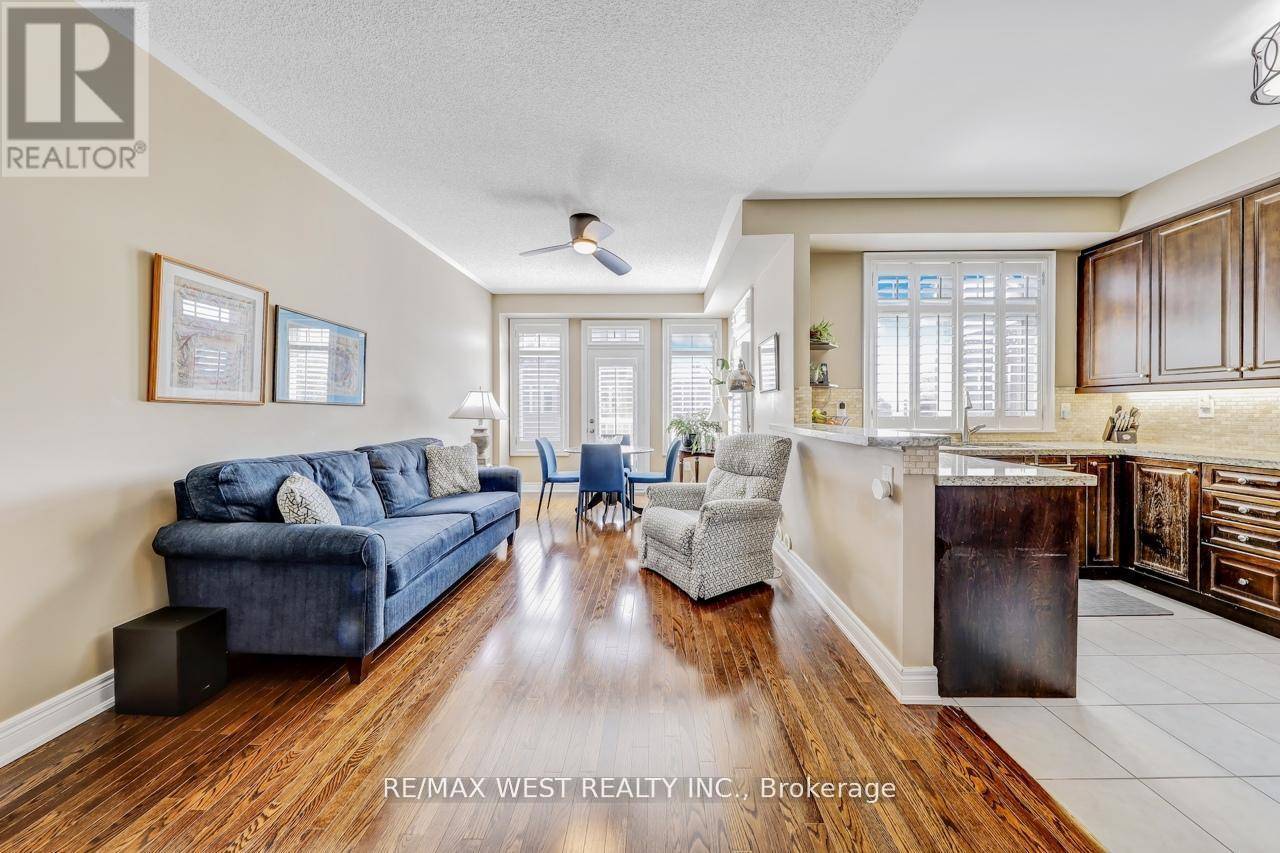 Mississauga (clarkson), ON L5J1J8,2036 LAKESHORE ROAD W