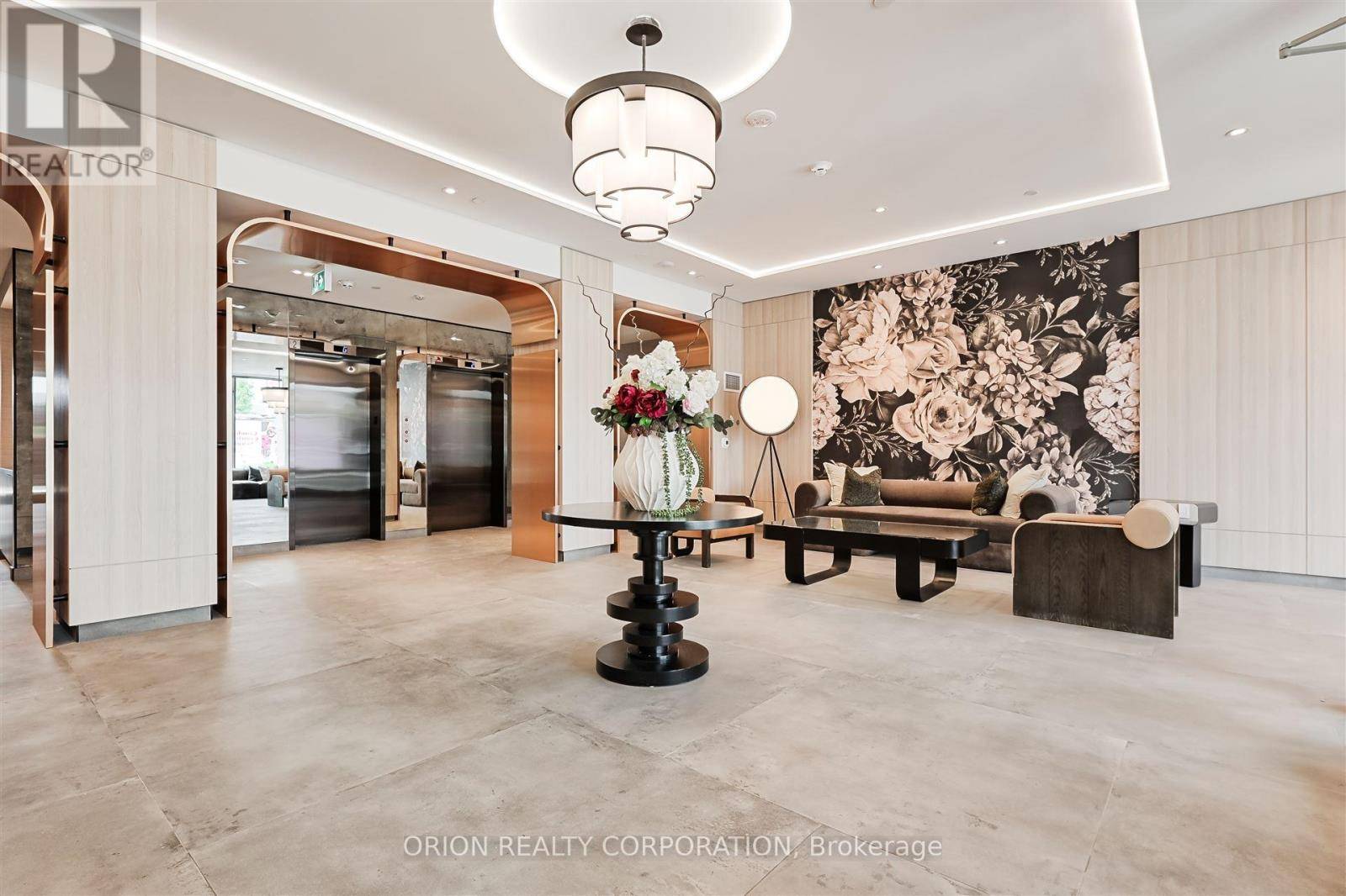 Toronto (yorkdale-glen Park), ON M6B0B1,556 Marlee AVE #110