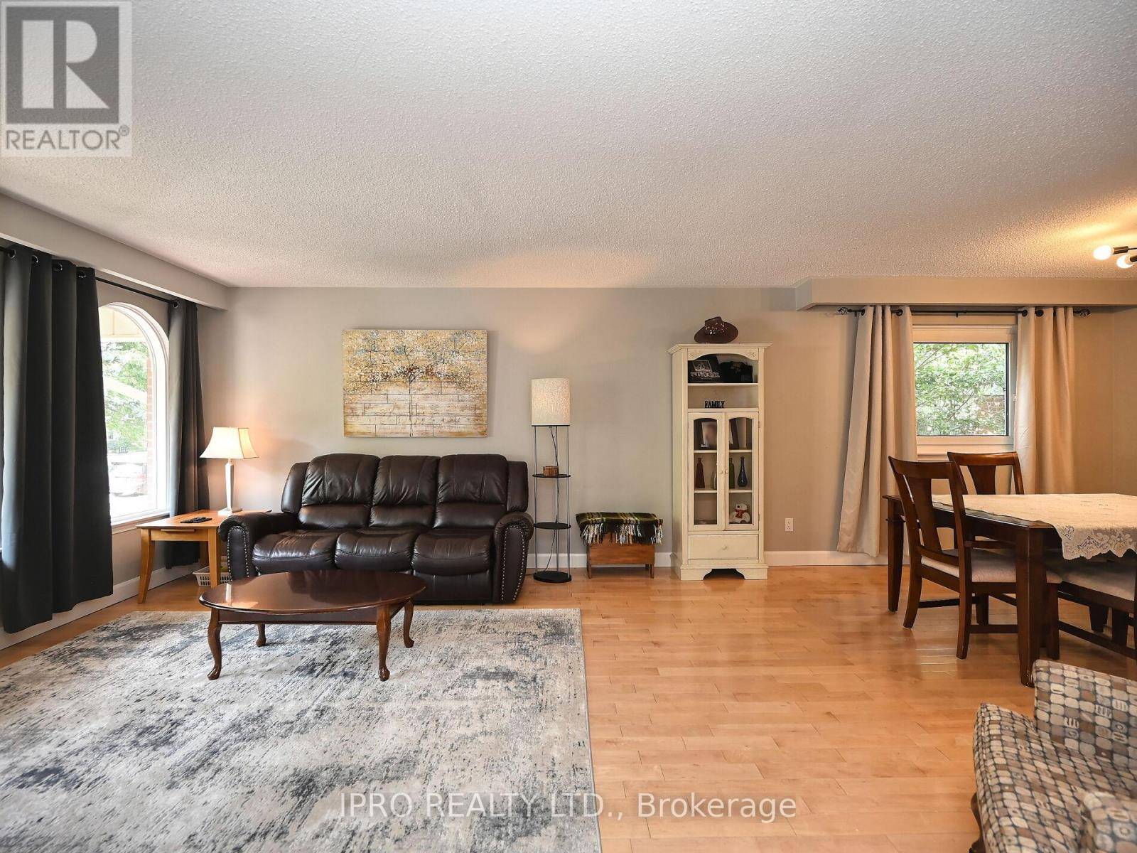 Mississauga (lorne Park), ON L5H3T7,986 VANIER DRIVE