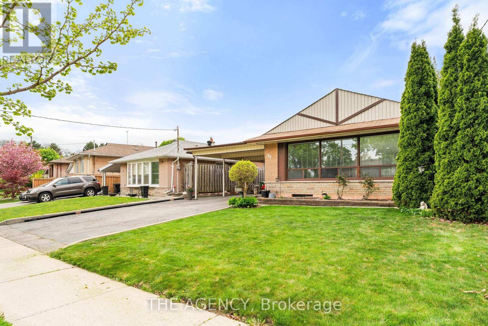 Toronto (thistletown-beaumonde Heights), ON M9V2W5,65 BARKWIN DRIVE
