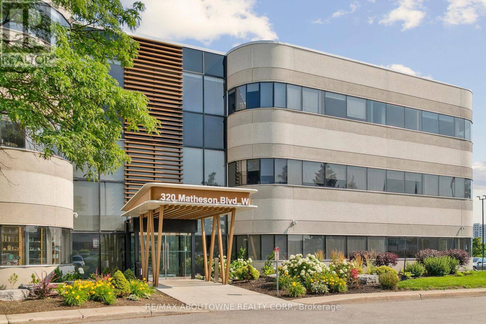 Mississauga (gateway), ON L5R3R1,320 Matheson BLVD West #211-F
