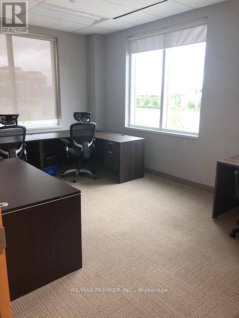 Oakville (ro River Oaks), ON L6H6M4,231 Oak Park BLVD #300-Q